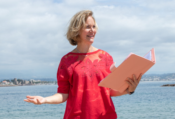 Emma Blue officiante de cérémonie laïque dans les Alpes-Maritimes