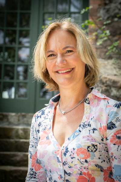 Emma Blue autrice et officiante de cérémonie en région PACA