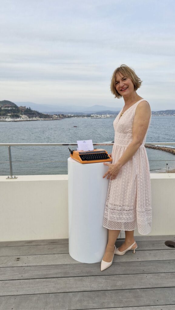 Emma Blue crée pour vos invités des poèmes personnalisés pendant le vin d'honneur